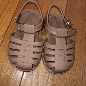 Girls Neutral Tan Jelly Fisherman Sandals w/ buckle Strap (Shooshoos-waterproof)